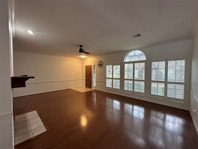 Building Photo - 2204 Gemini St