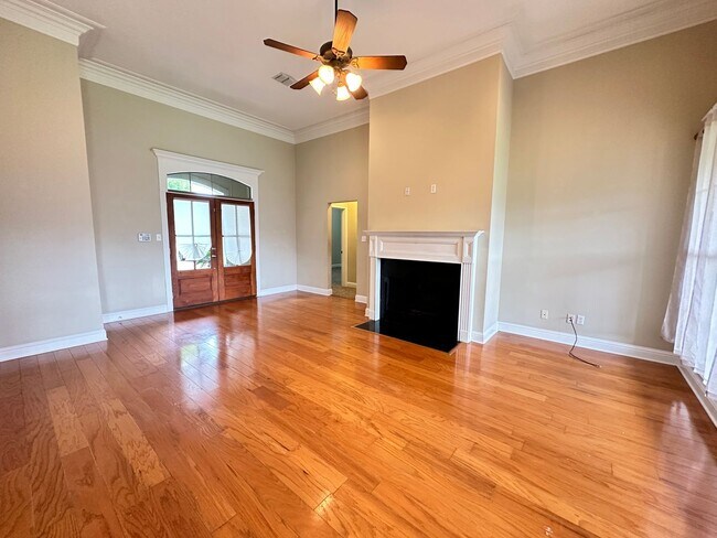 Building Photo - $500 OFF FIRST MONTHS RENT MOVE IN SPECIAL...