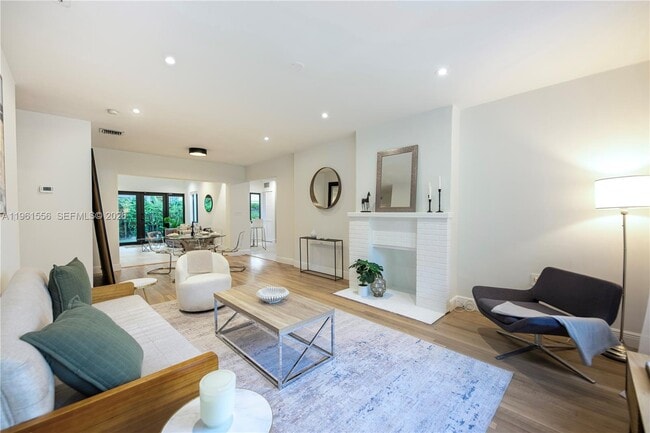 Building Photo - 360 NE 87th St