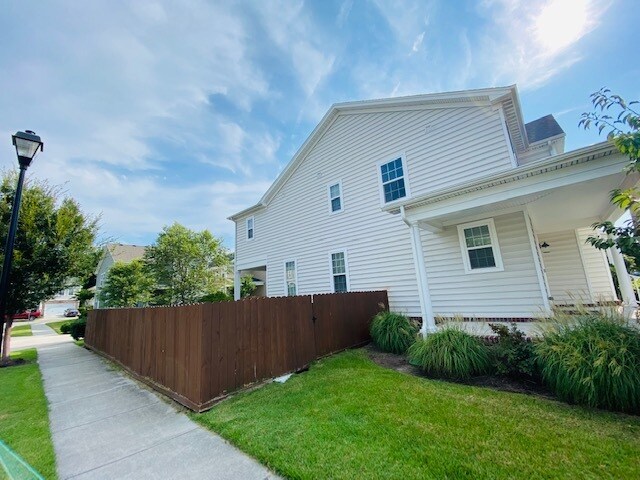 Building Photo - 334 SEDIUM LN