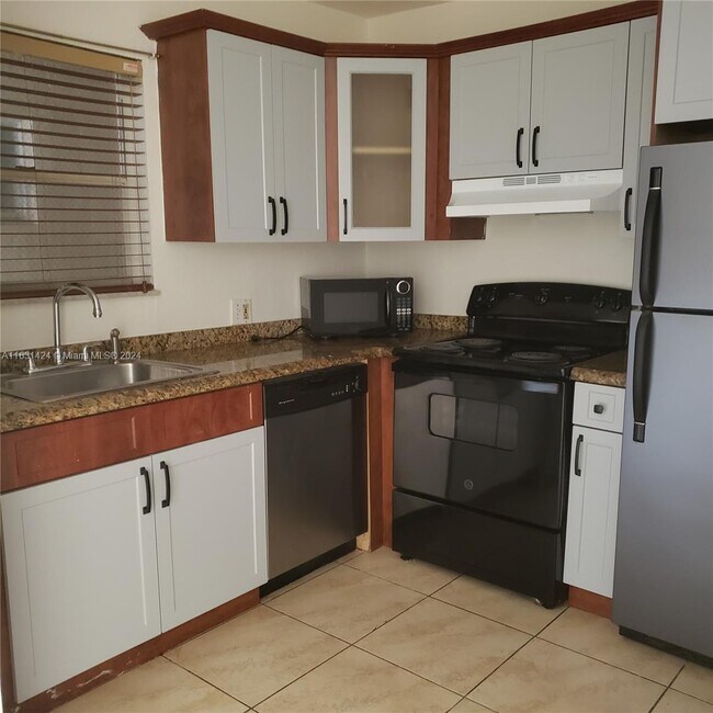 Foto del edificio - 1300 Moffett St