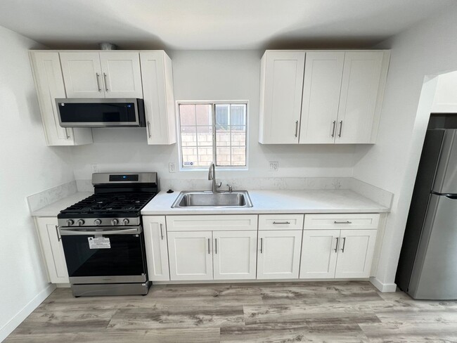 Foto del edificio - Completely Remodeled 2 Bed 1 Bath Charming...