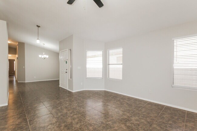 Foto del edificio - 7317 W Greer Ave