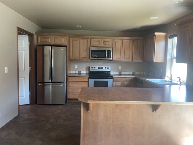 Foto del edificio - Beautiful Home available Mid November