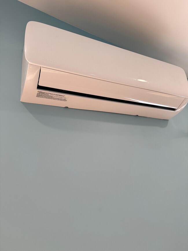 Building Photo - 6439 1/2 Graves Ave