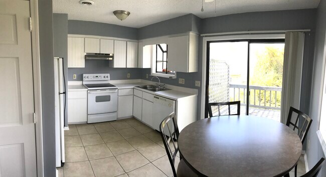 Foto del edificio - 4147 Spirea Dr