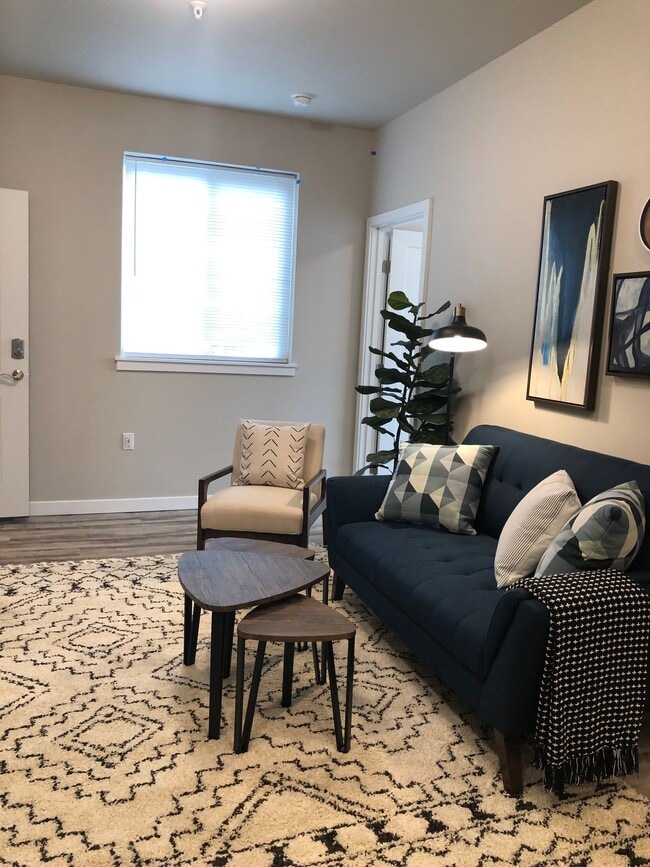 Building Photo - WAIVED ADMIN FEE - 3RD FLR w/ VIEWS! Live ...