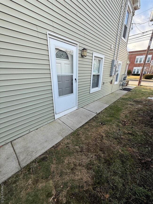 Building Photo - 2173 Jackson Ave