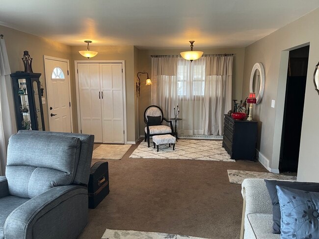 Entry/Dining Area - 816 S 21st Pl