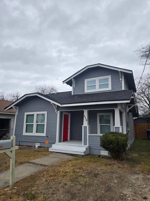 Primary Photo - 539 Hicks Ave