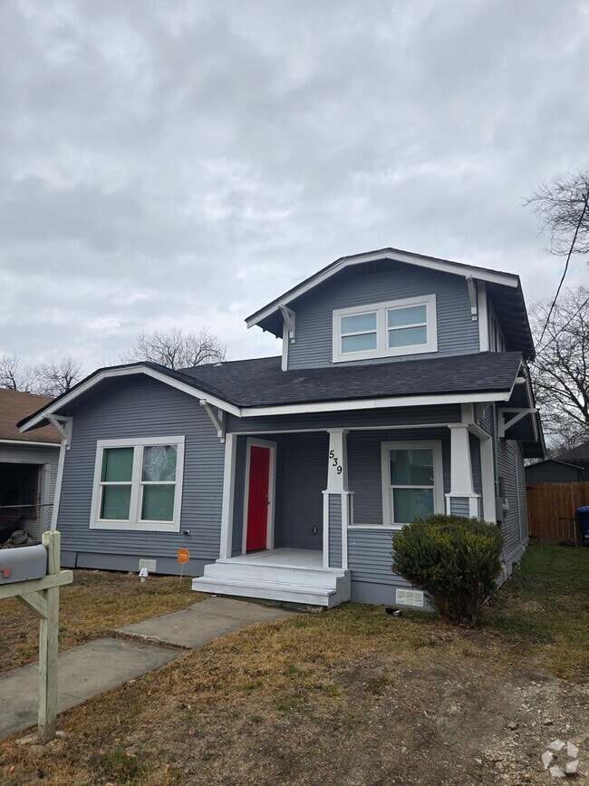 Building Photo - 539 Hicks Ave