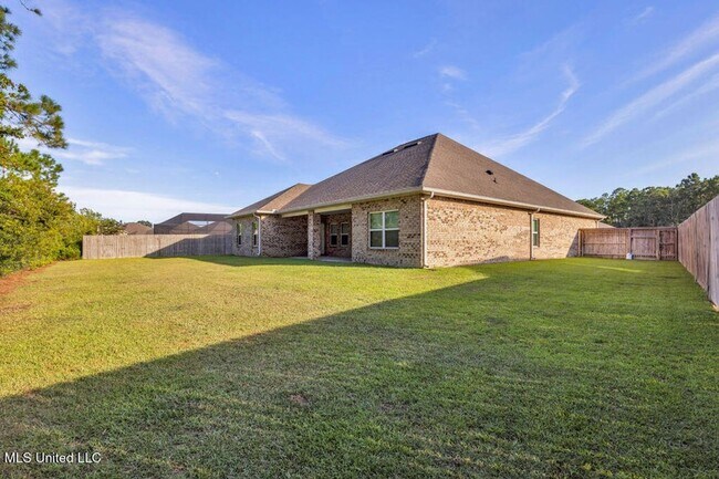 Foto del edificio - | 3,100+ Sq Ft • Gourmet Kitchen • Covered Patio • Ocean Springs Schools