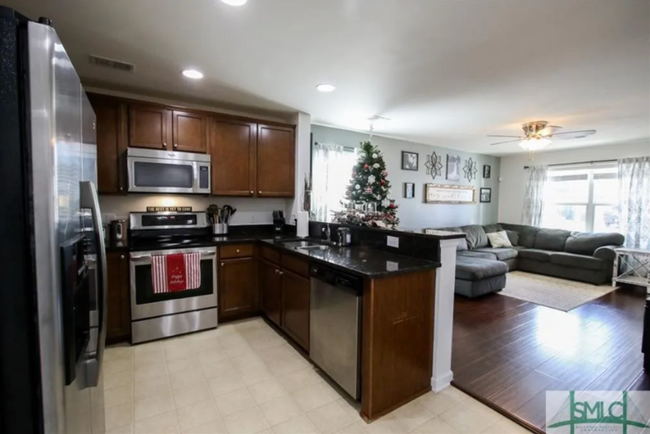 Building Photo - 426 Lions Den Dr