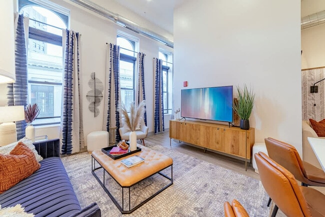 Building Photo - 1954 W North Ave