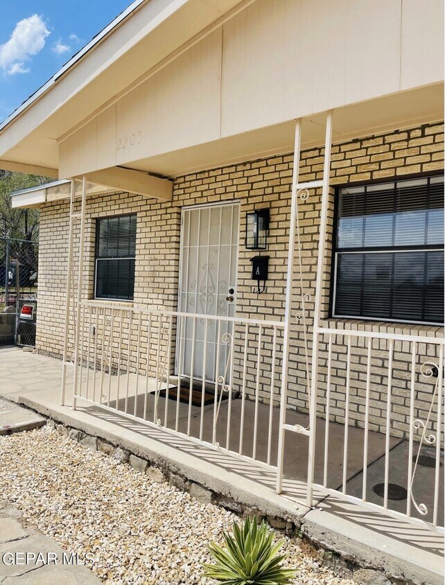 2207 Murchison Dr, El Paso, TX 79930 House Rental in El Paso, TX