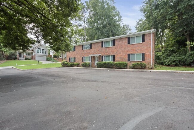 Building Photo - 2430 Coosawattee Dr NE