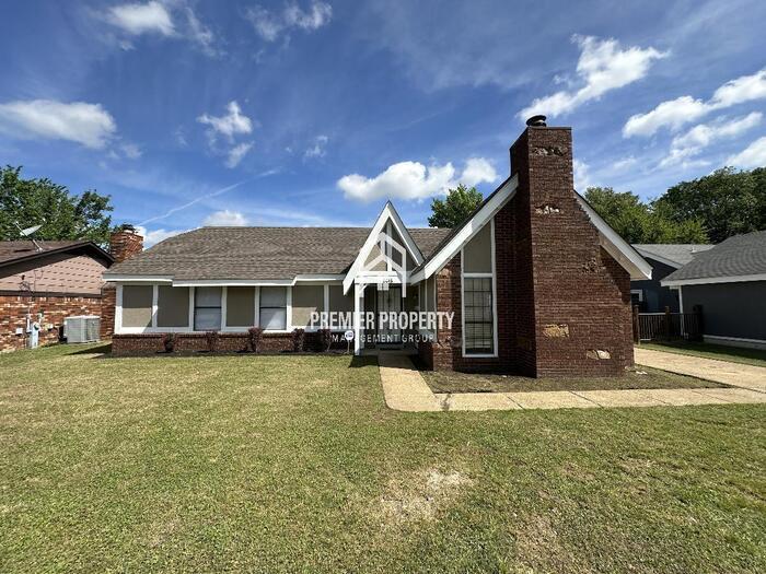 Foto principal - 6016 Rosewind Cir W