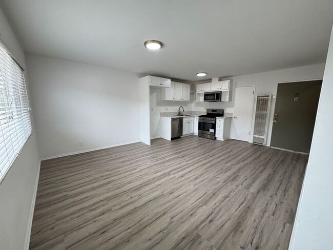 Foto del interior - 5725-29 Vineland Ave