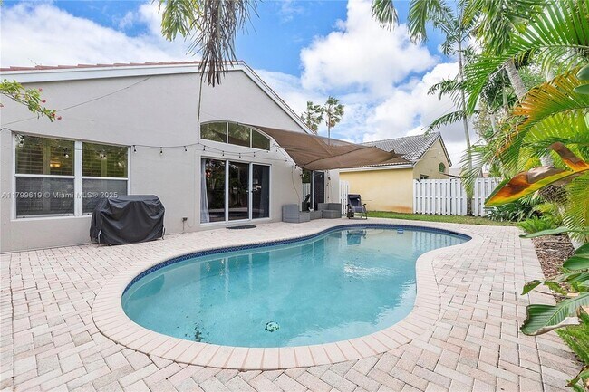 Foto del edificio - 4945 SW 34th Terrace