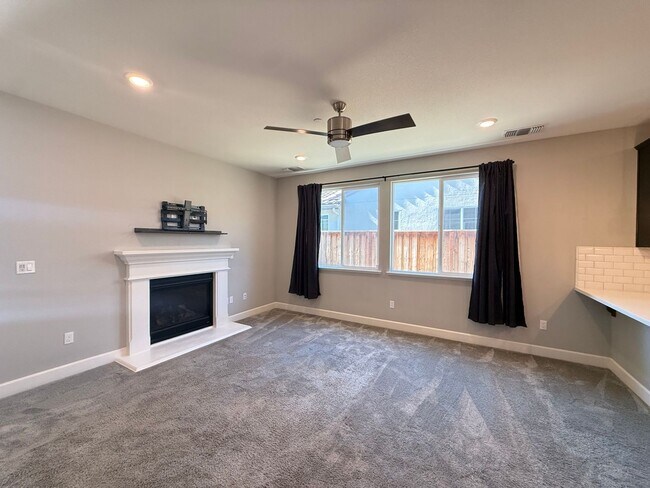 Building Photo - 2925 Walker Way