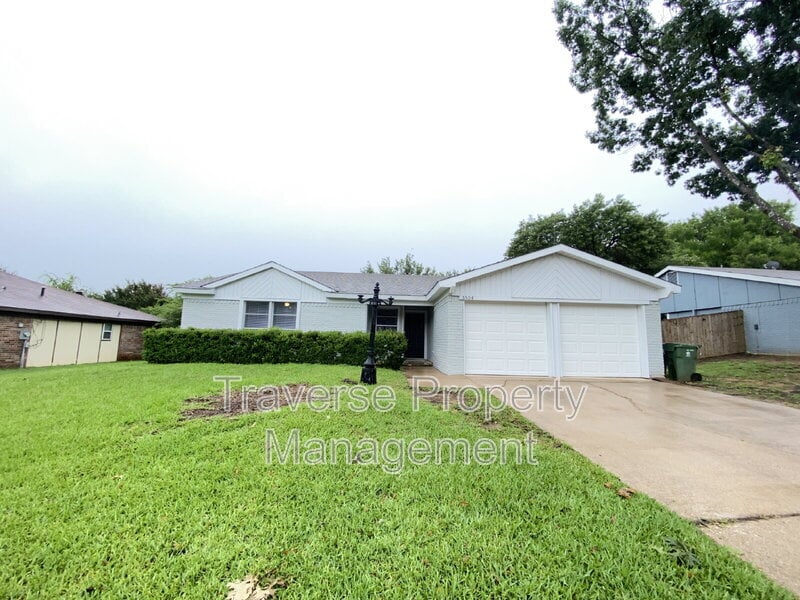 Primary Photo - 5504 Pineridge Dr