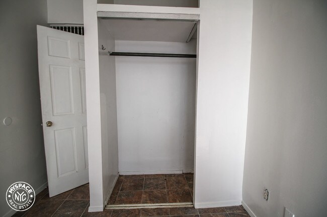 Building Photo - 249 Vernon Ave