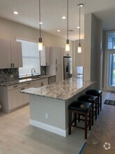 Building Photo - 2869 SW Brighton Way