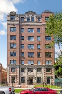 Primary Photo - 6026 N Winthrop Ave