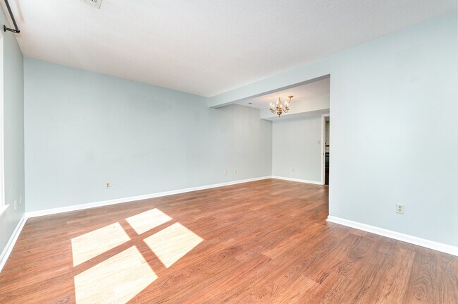 Foto del edificio - 1605 Budwood Dr