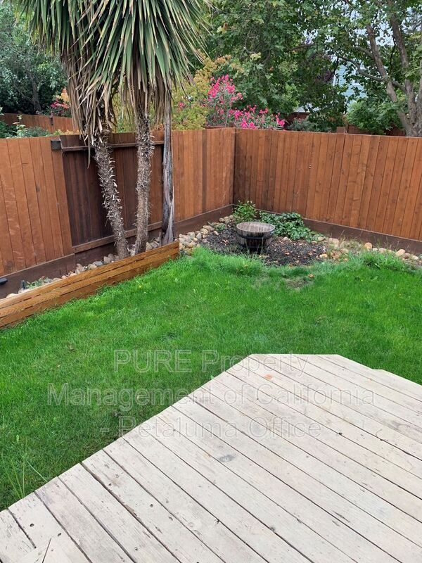 Building Photo - 825 Vineyard Pl
