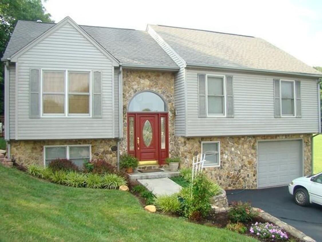Primary Photo - Salem 4 BR Home