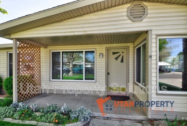 Building Photo - 3352 South Hillsdale