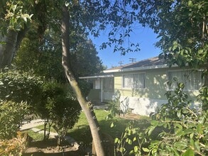 Building Photo - 137 Las Flores Ave