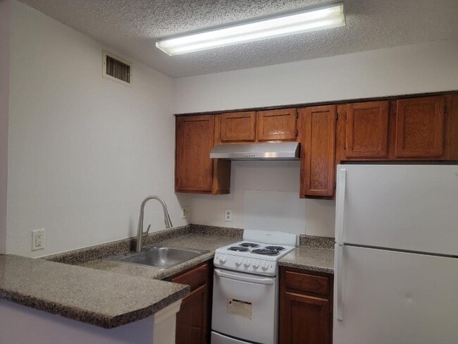 Photo - 9809 Walnut St Apartment