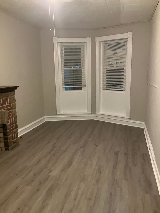 Building Photo - Rare 7-Bedroom, 3.5-Bath Home with Generous Living Space