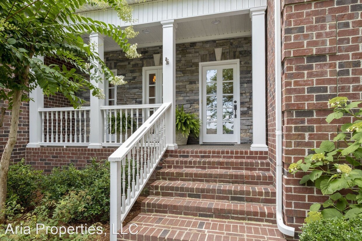 4 br, 3 bath House 1015 Crimson Clover Dr. House Rental in