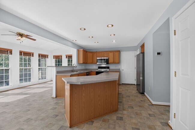 Foto del edificio - Meticulously maintained & spacious 4 Bd/2 full & 2 half bath home  Home in Dawson's Landing - Pet...