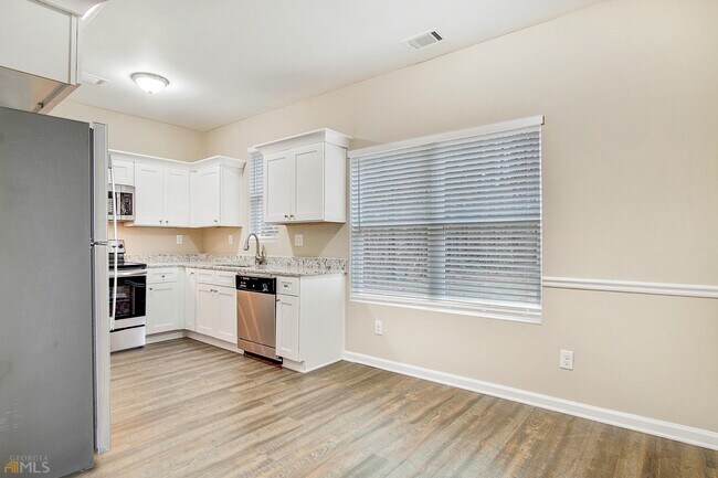 Building Photo - 9161 Jefferson Village Dr SW