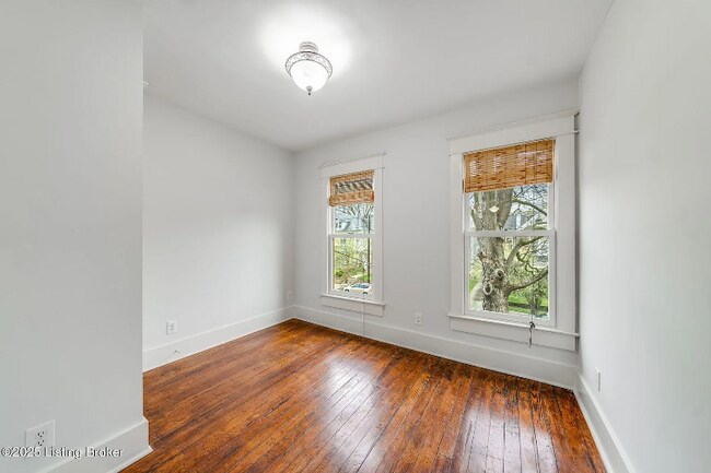 Foto del edificio - 1131 Everett Ave