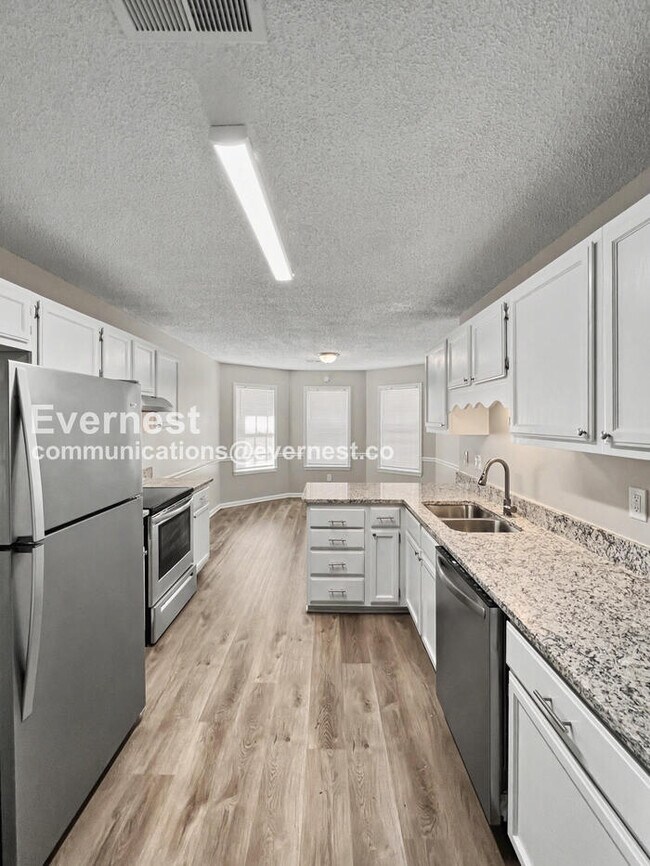 Building Photo - Limited Time Special Offer / 4 Bed, 2 Bath Home with Fenced Yard / Pet-Friendly / Coming Soon!