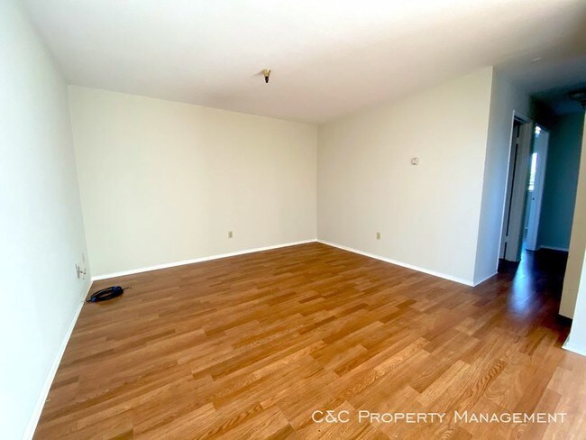 Building Photo - Two Bedroom Apartment near NPS