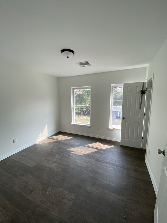 Building Photo - 741 Frost Ave