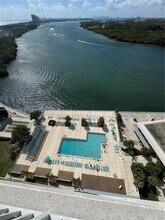 Building Photo - 300 Bayview Dr