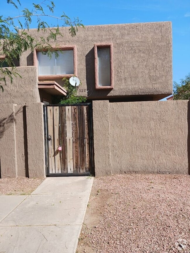 Building Photo - 5221 W Lynwood St
