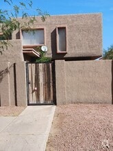 Building Photo - 5221 W Lynwood St