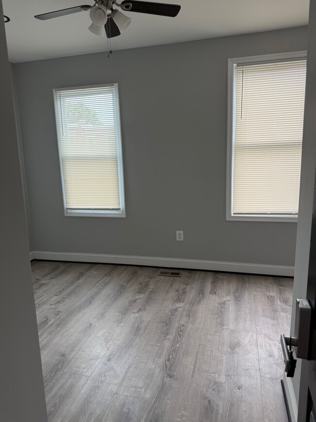 Building Photo - 1106 N Lakewood Ave