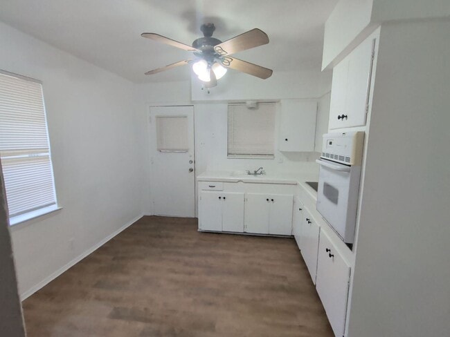 Building Photo - 1718 Mignon Dr