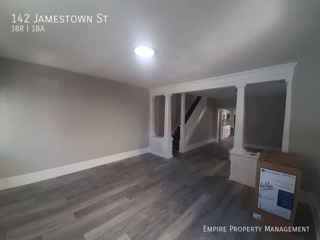 Building Photo - Available Now- Single Family 3 bedroom 1 b...