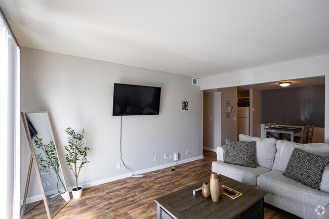 2BR 1,5 bá - 1155SF - Sala de estar - Highland Ridge Apartments