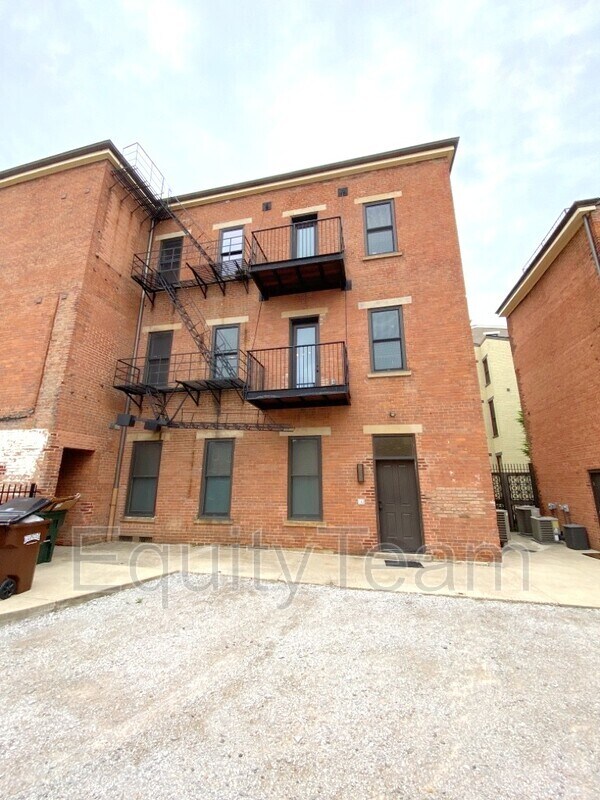 1413 Race St Unit Apt 2, Cincinnati, OH 45202 Condo for Rent in